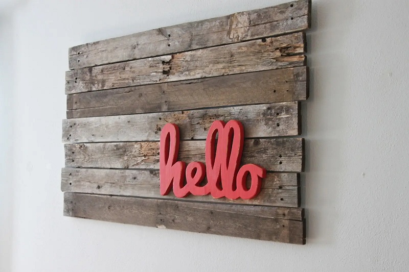 Hiasan Dinding Kamar dari Kayu Palet Jadikan Ruangan Semakin Cantik dan Unik